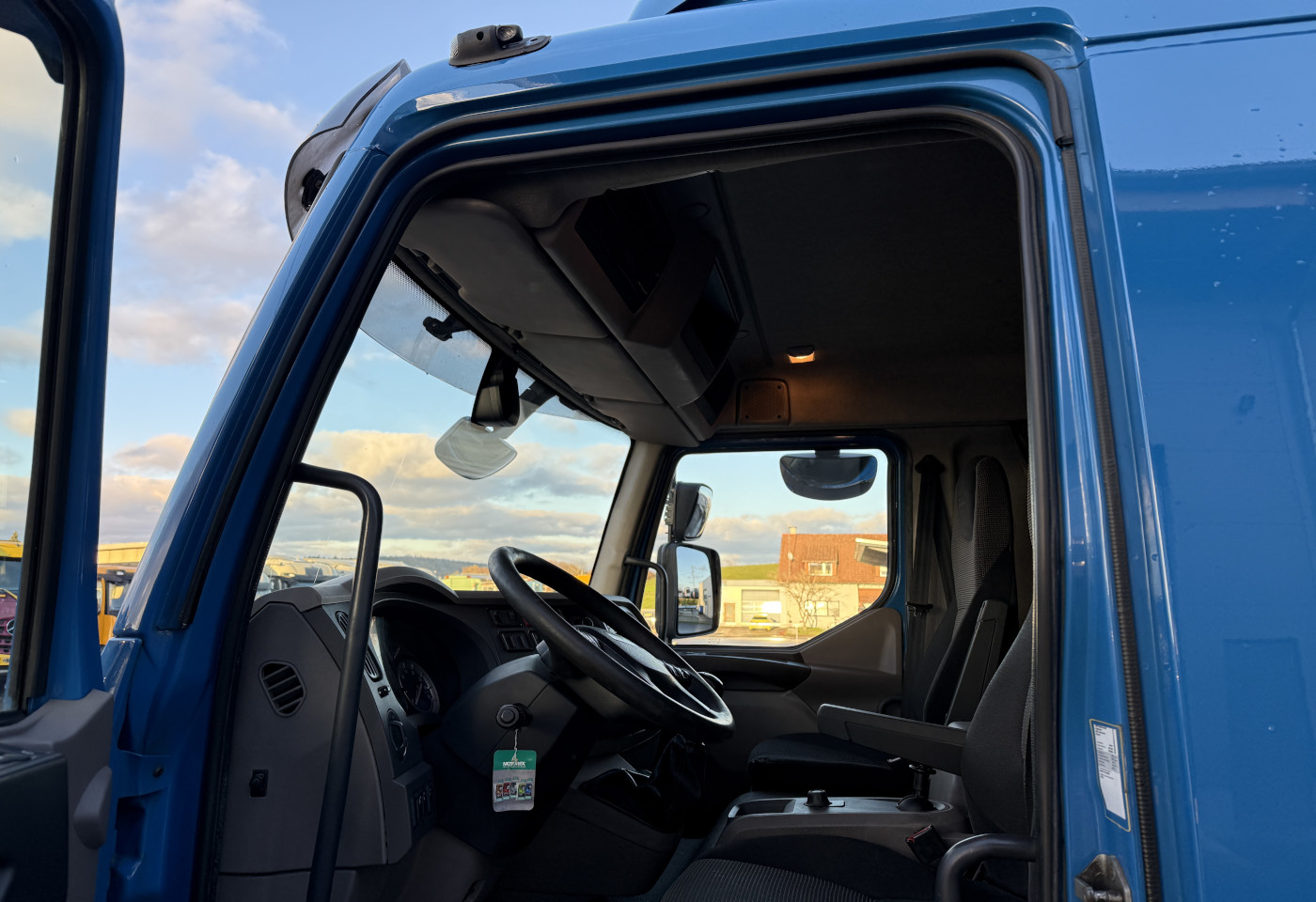 MOTO6625_2614311 vehicle image