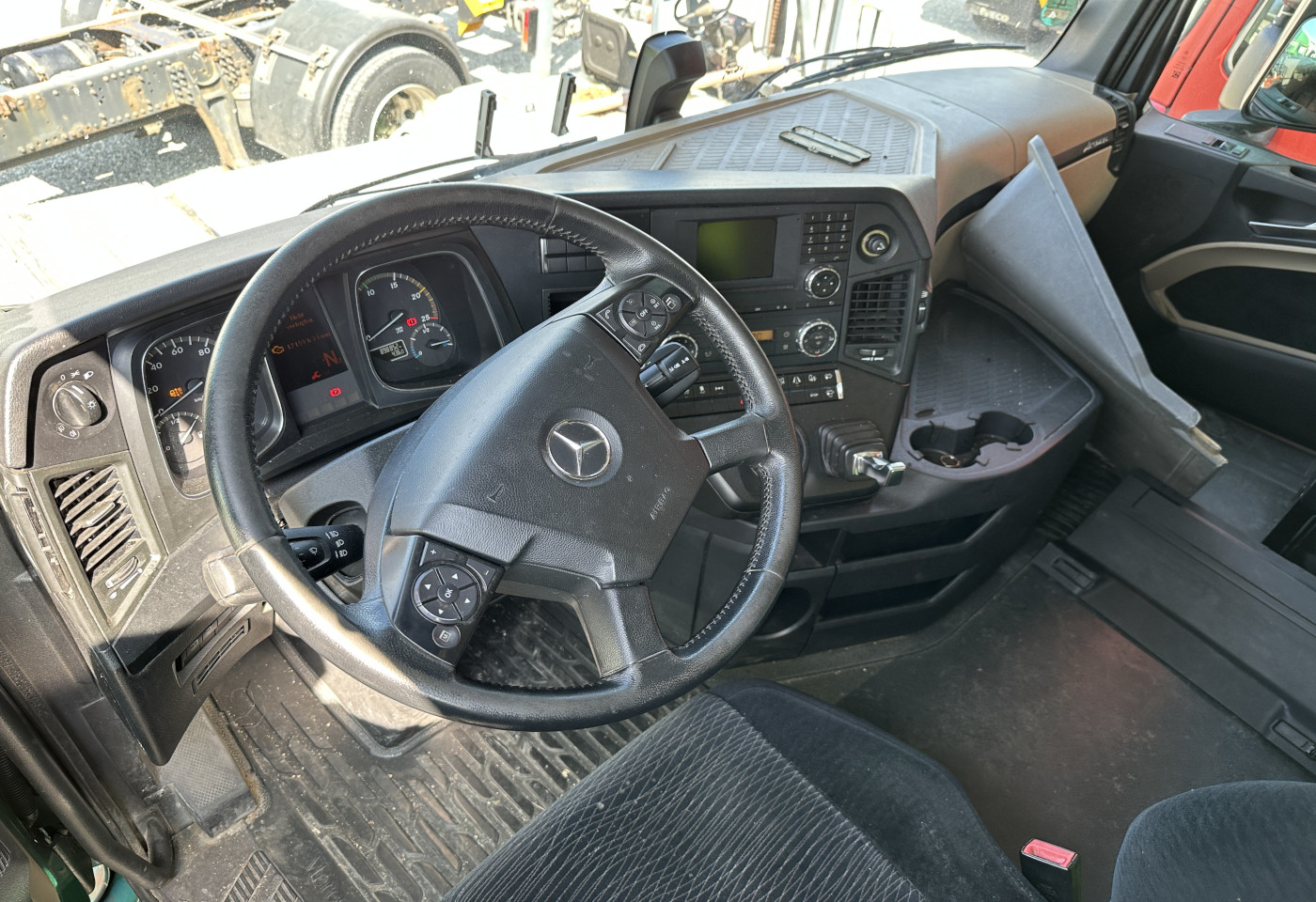MOTO6625_2657100 vehicle image