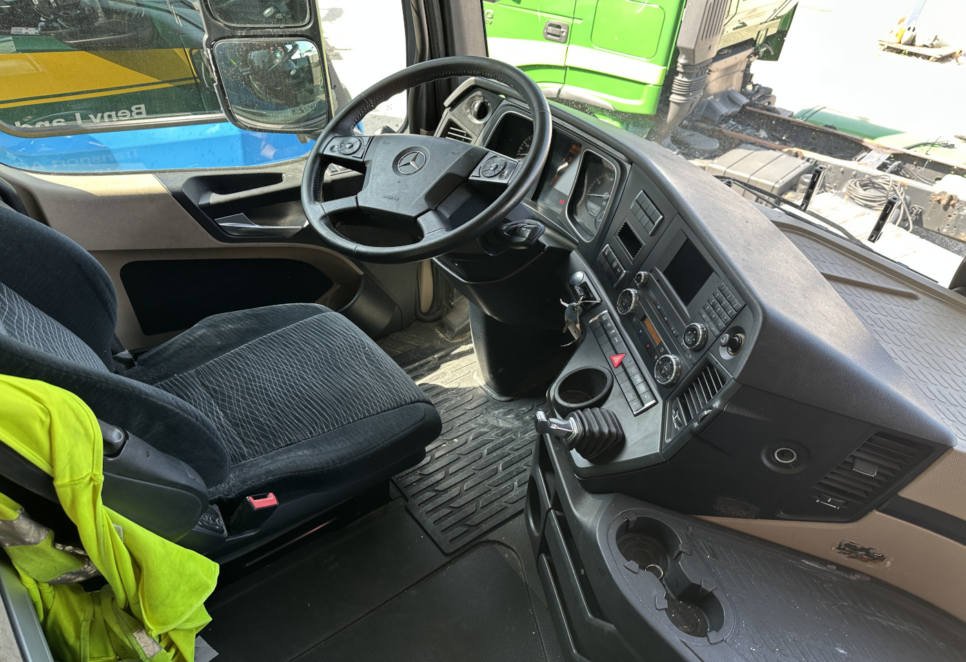 MOTO6625_2657100 vehicle image