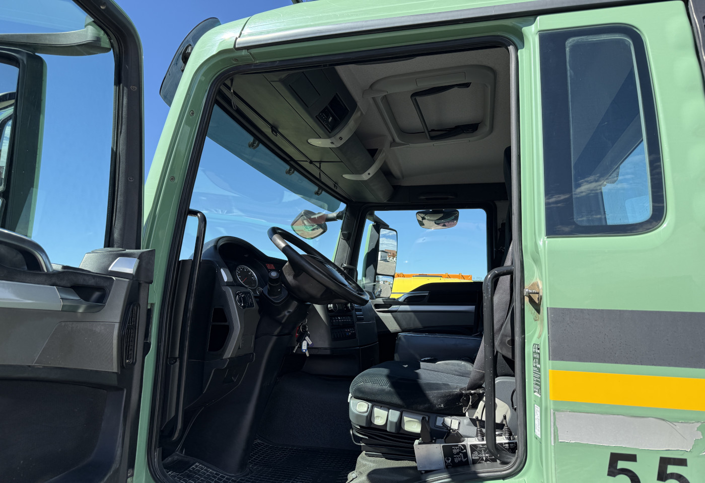 MOTO6625_2736497 vehicle image
