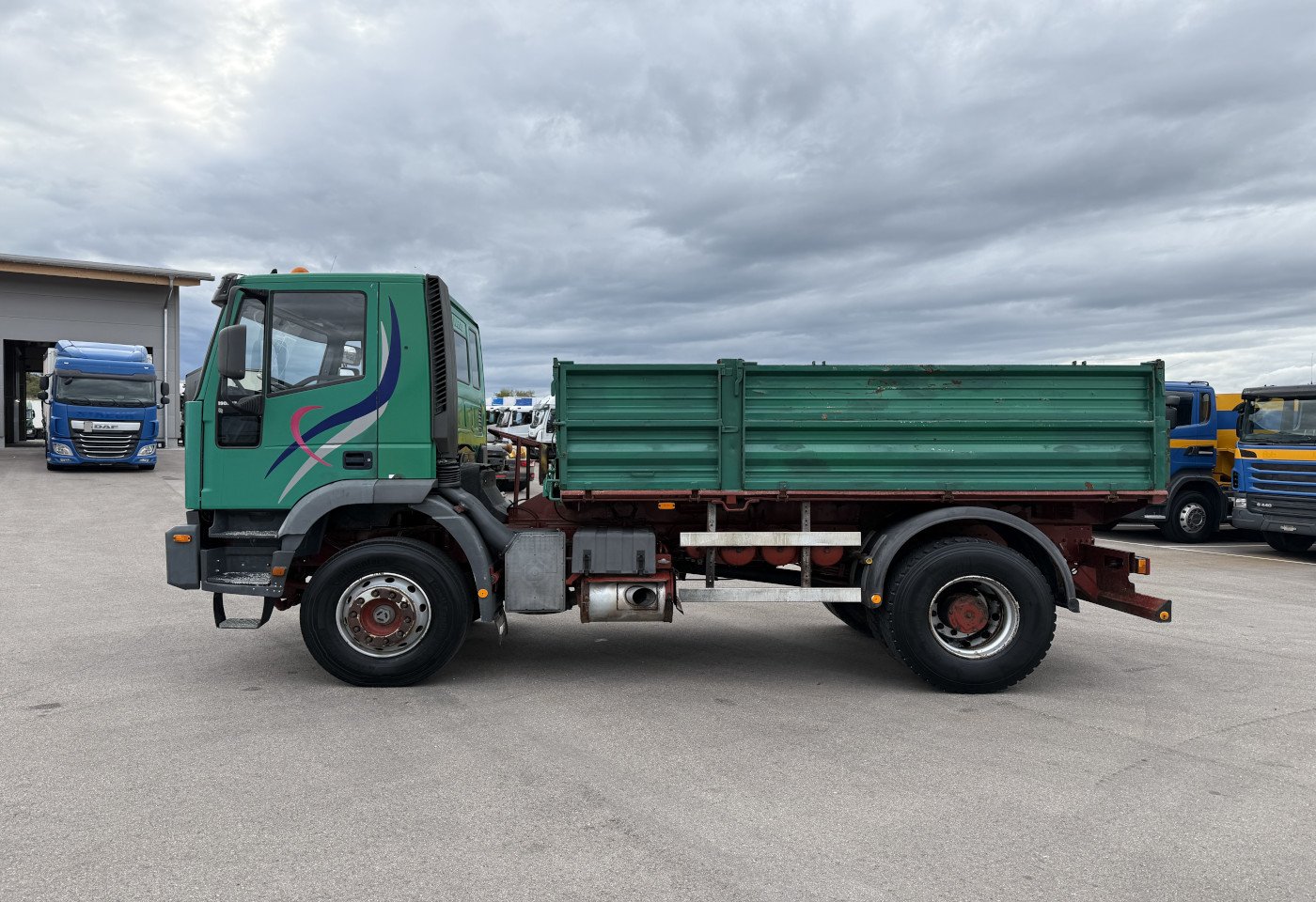 MOTO6625_2736517 vehicle image