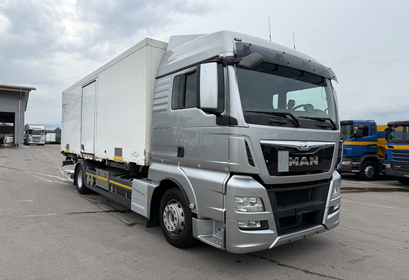 MOTO6625_2736519 vehicle image