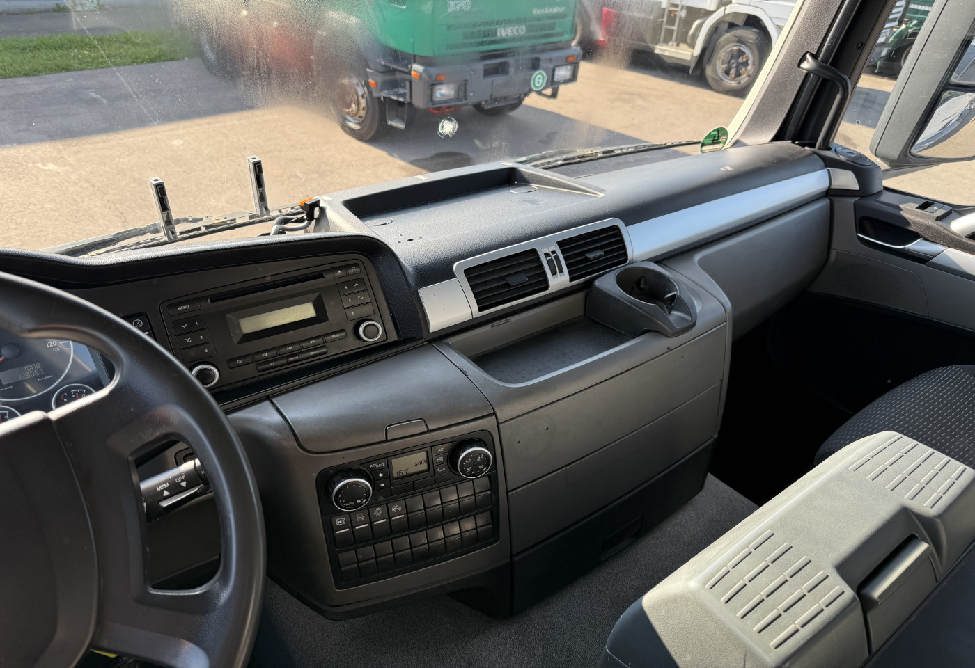 MOTO6625_2774088 vehicle image