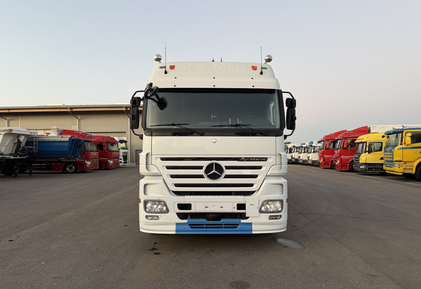 MOTO6625_2741989 vehicle image