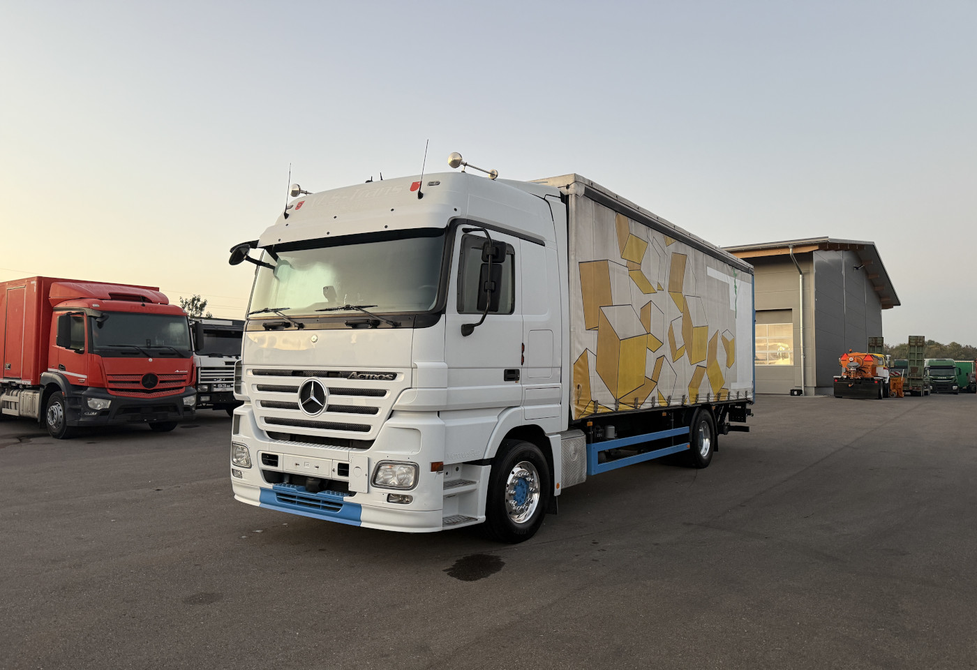 MOTO6625_2741989 vehicle image