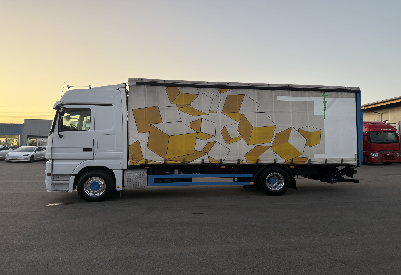 MOTO6625_2741989 vehicle image