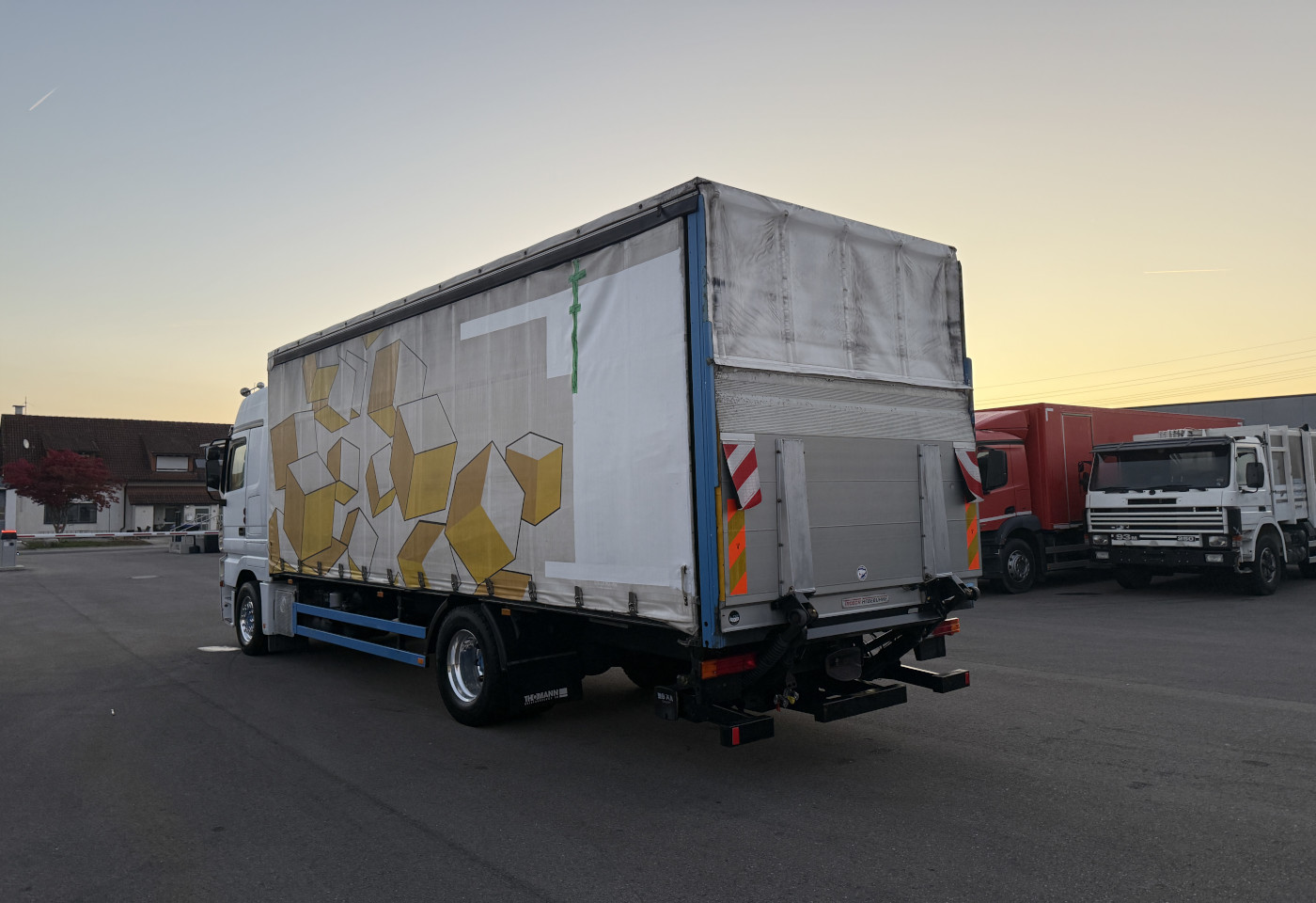 MOTO6625_2741989 vehicle image
