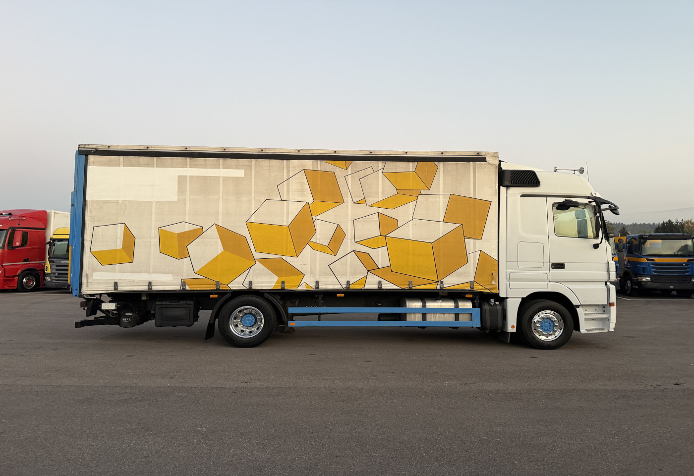 MOTO6625_2741989 vehicle image