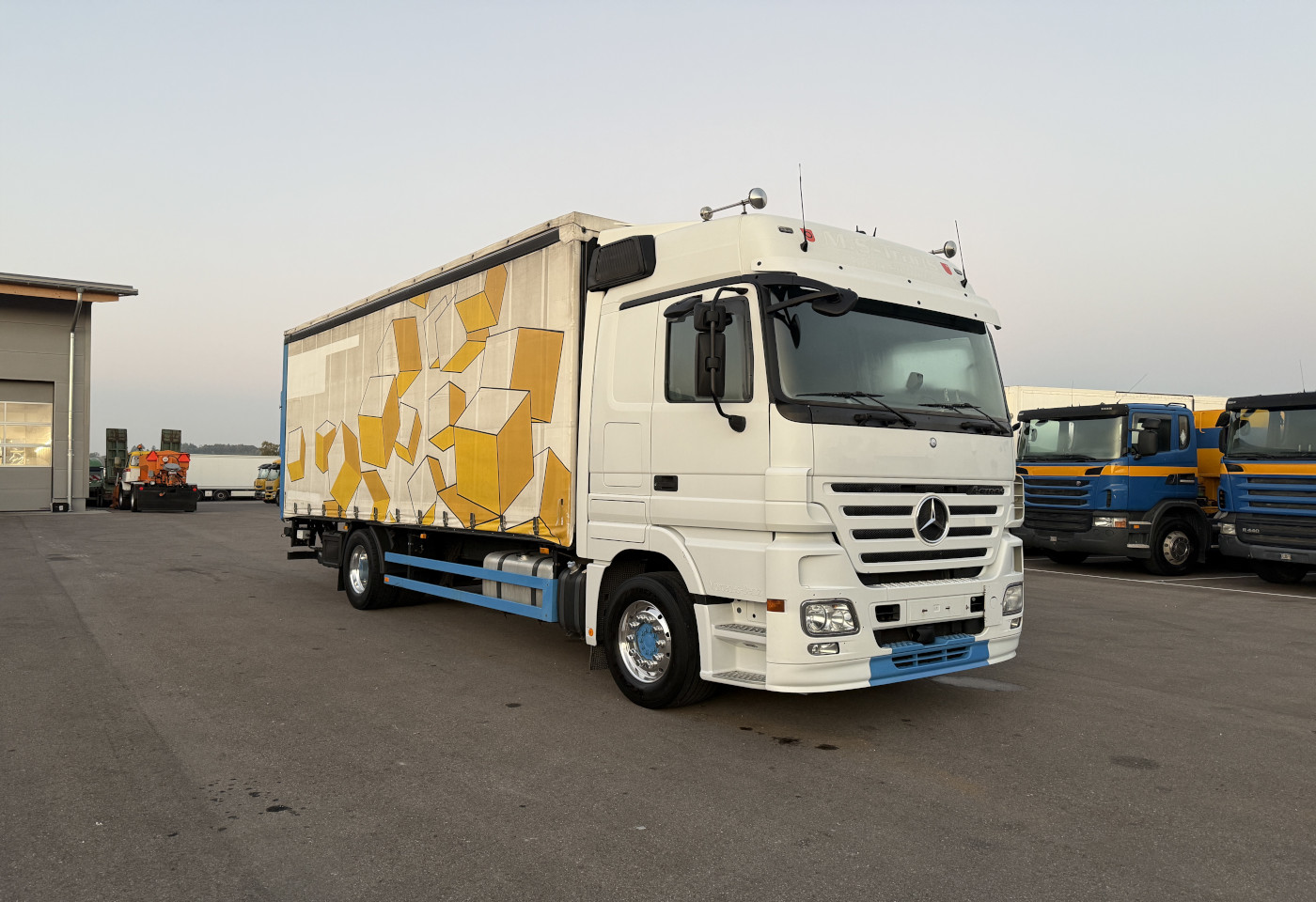 MOTO6625_2741989 vehicle image