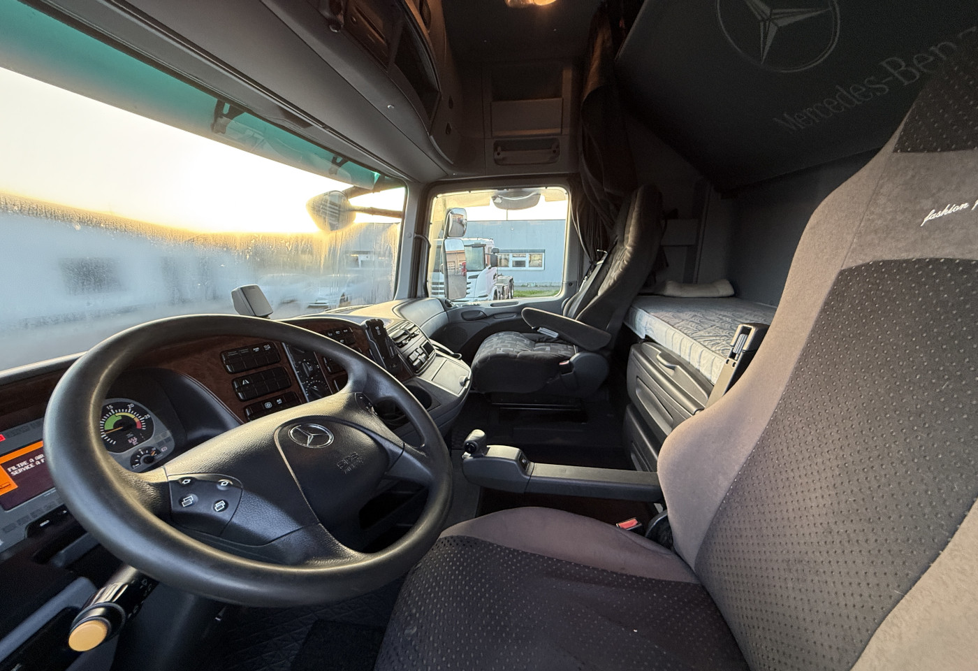 MOTO6625_2741989 vehicle image