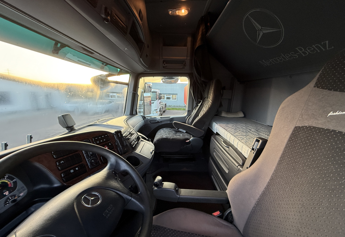 MOTO6625_2741989 vehicle image