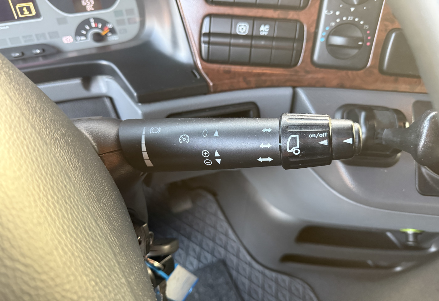 MOTO6625_2741989 vehicle image
