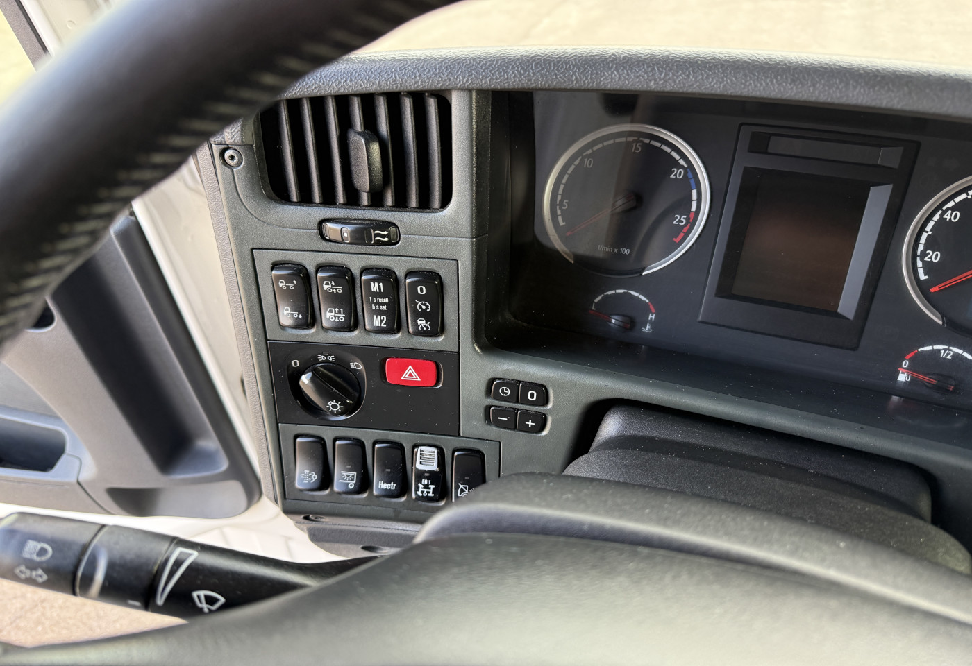 MOTO6625_2736531 vehicle image