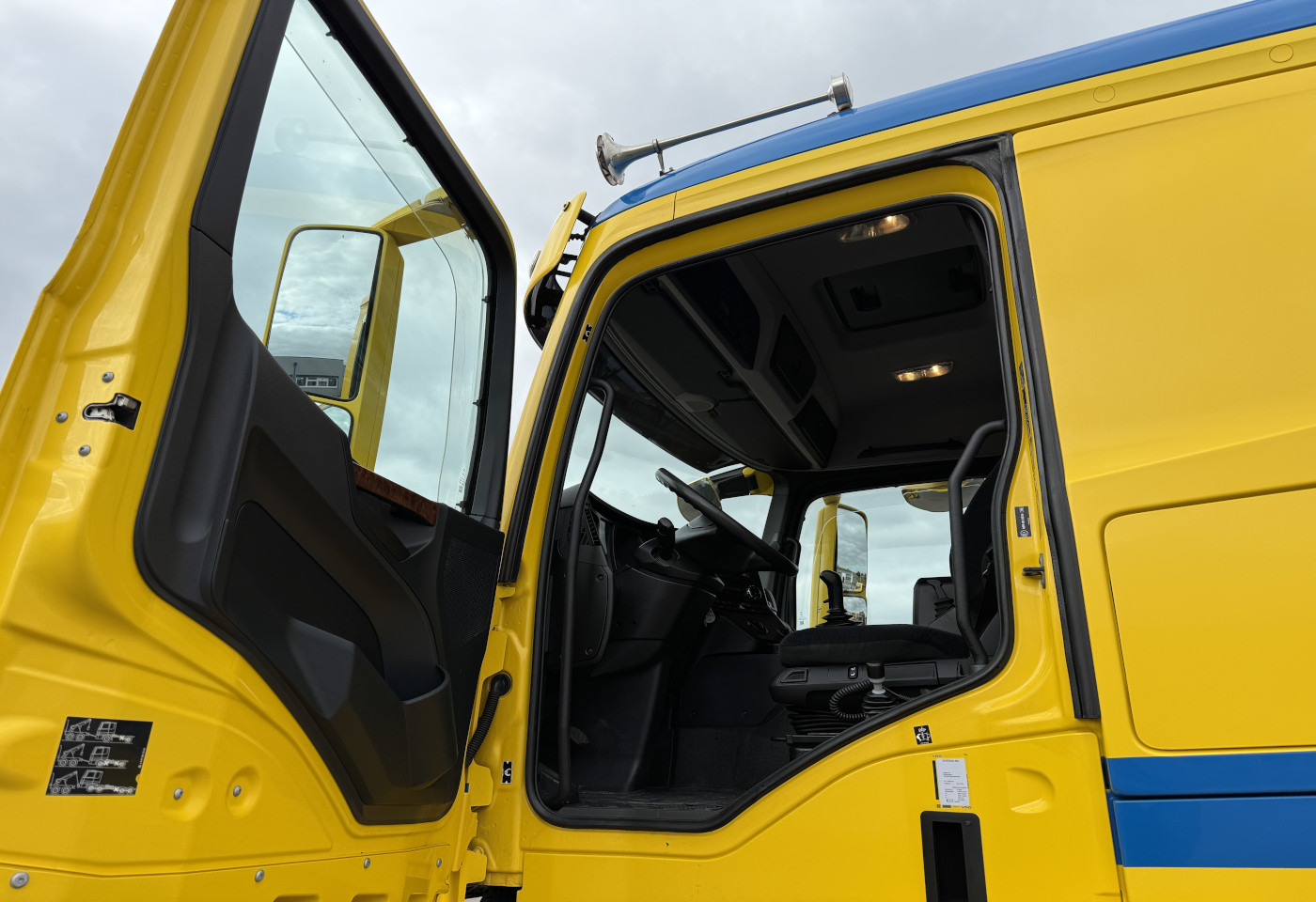 MOTO6625_2736193 vehicle image