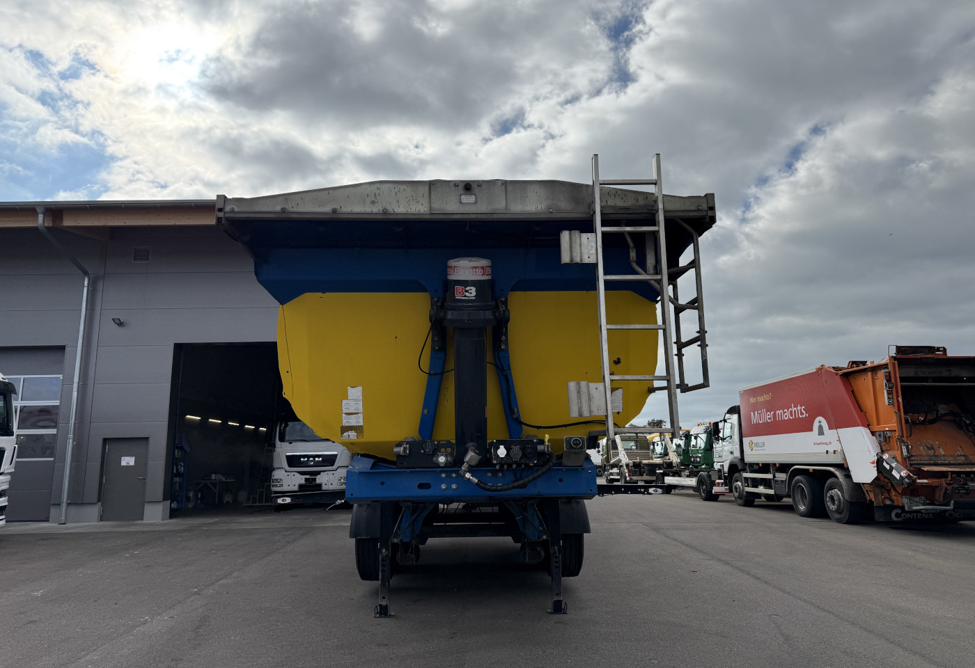 MOTO6625_2751892 vehicle image