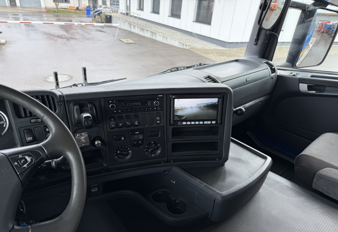 MOTO6625_2746078 vehicle image