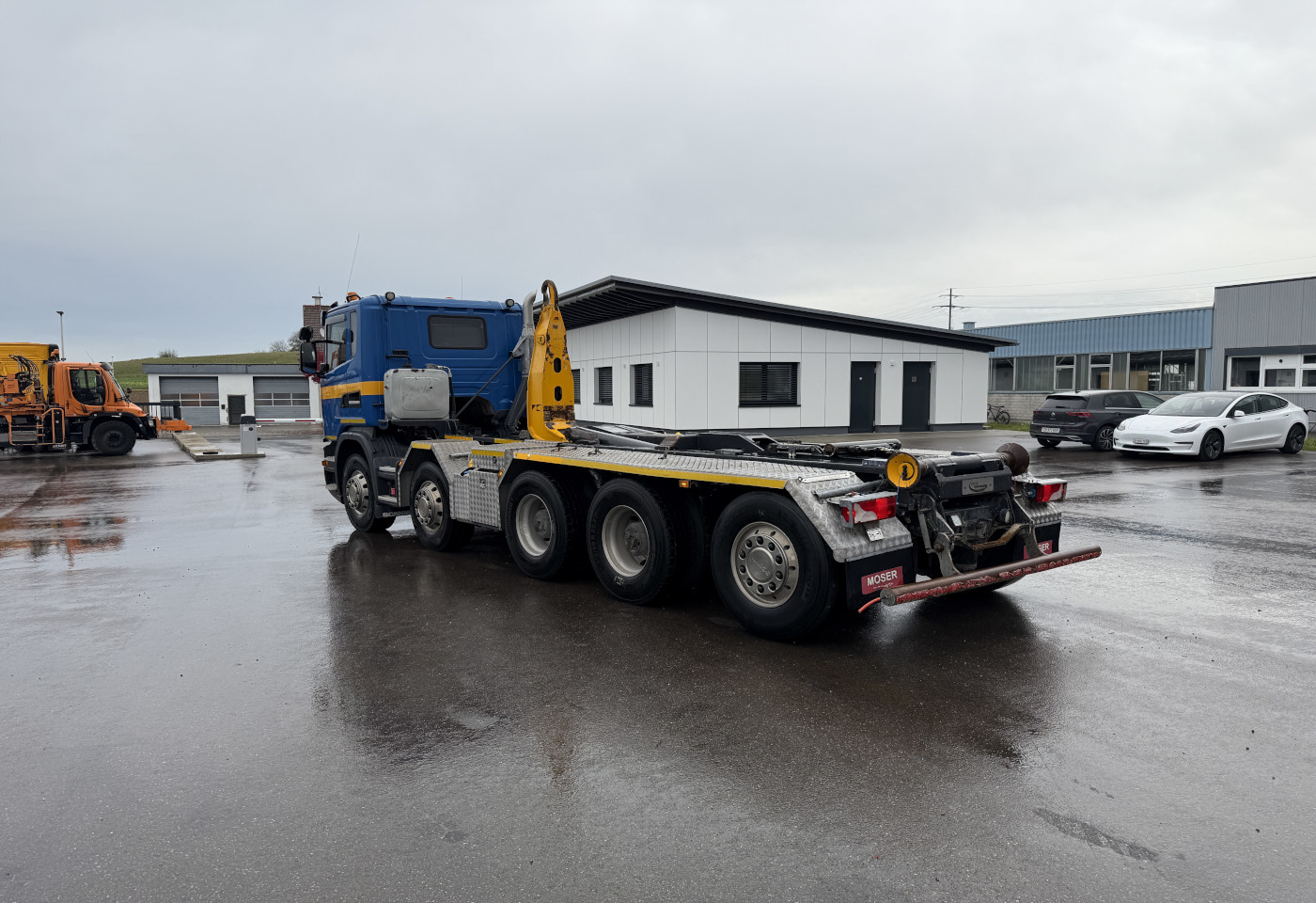 MOTO6625_2746078 vehicle image