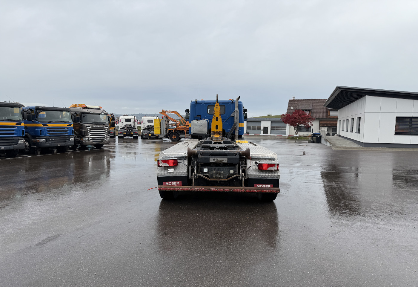 MOTO6625_2746078 vehicle image