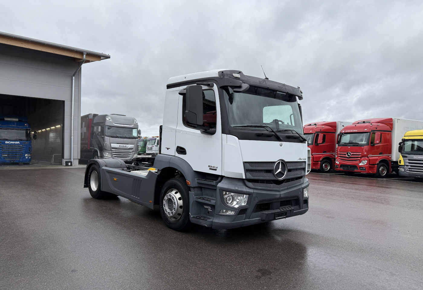 MOTO6625_2758607 vehicle image