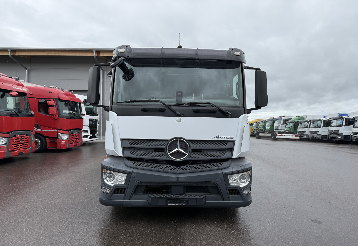 MOTO6625_2758607 vehicle image