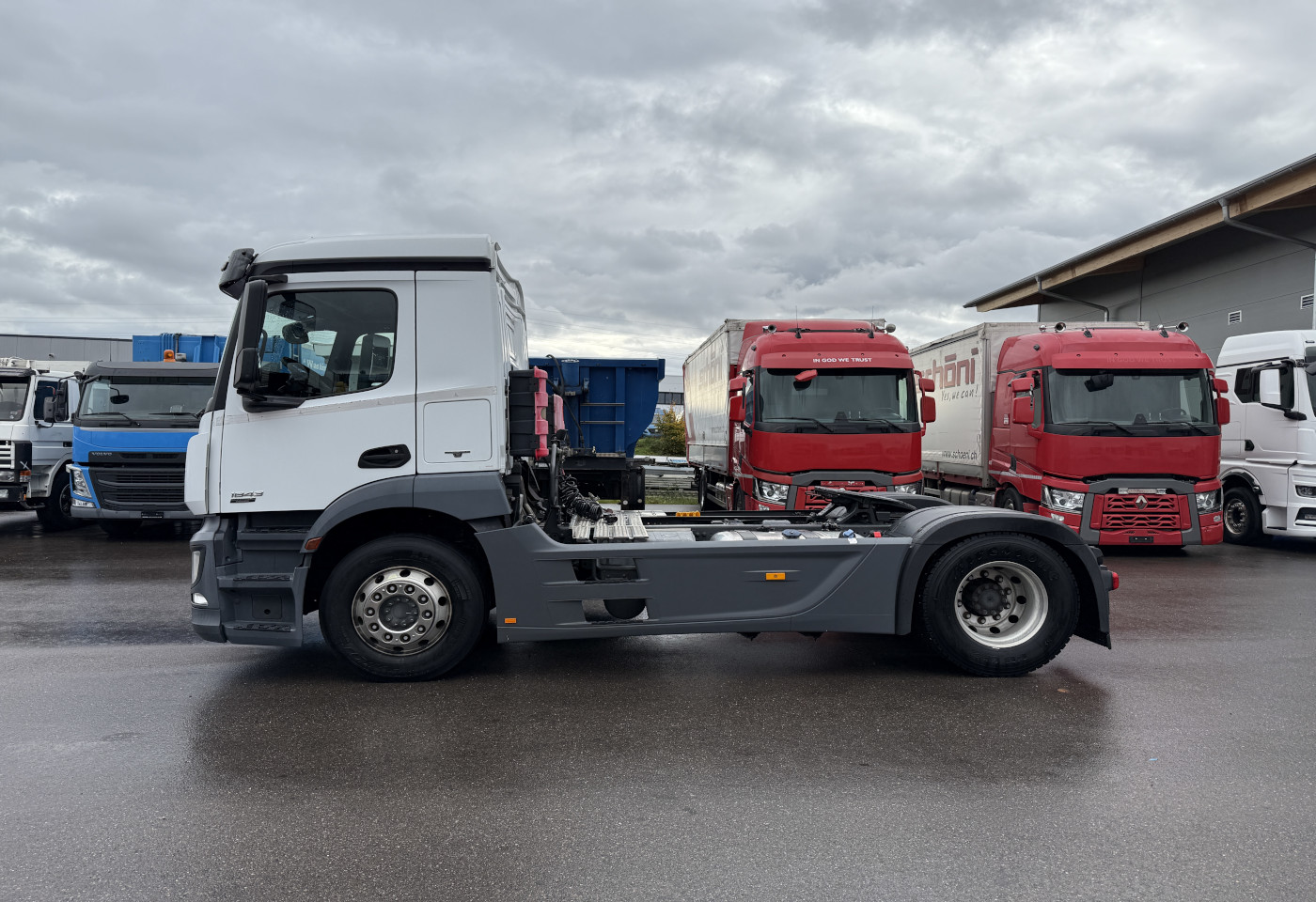 MOTO6625_2758607 vehicle image