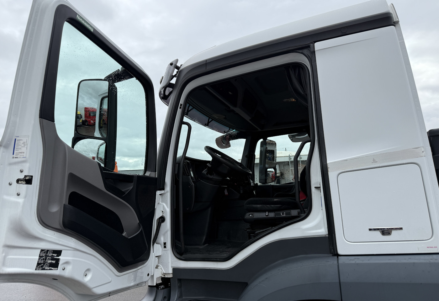 MOTO6625_2758607 vehicle image