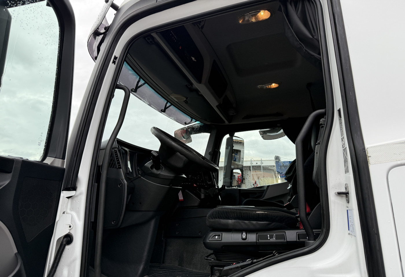 MOTO6625_2758607 vehicle image