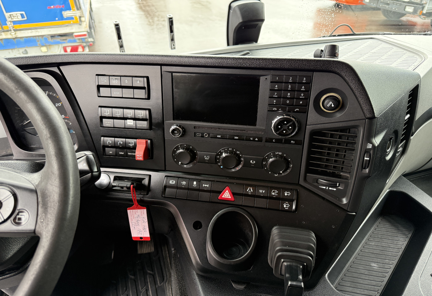 MOTO6625_2758607 vehicle image