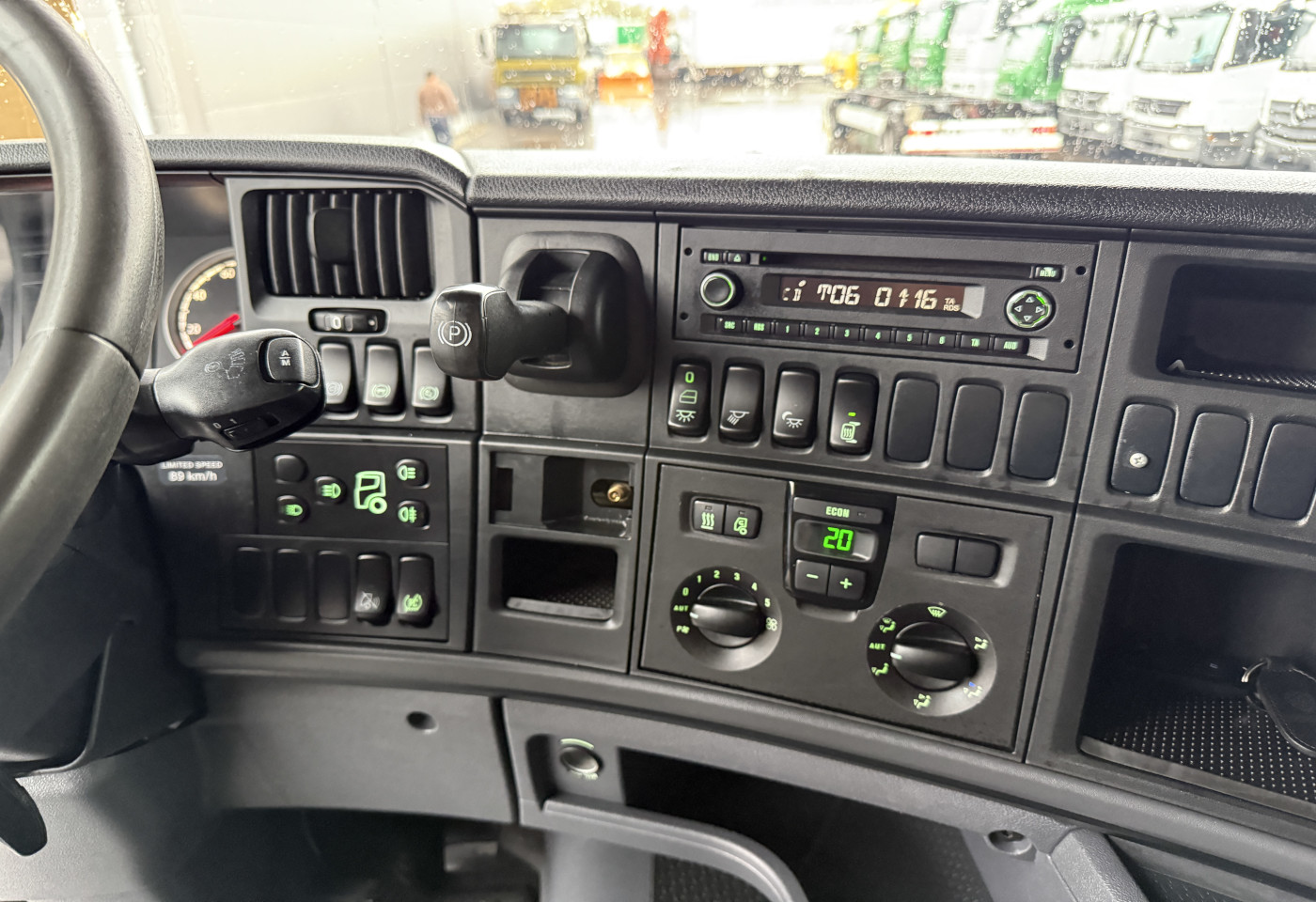 MOTO6625_2742001 vehicle image