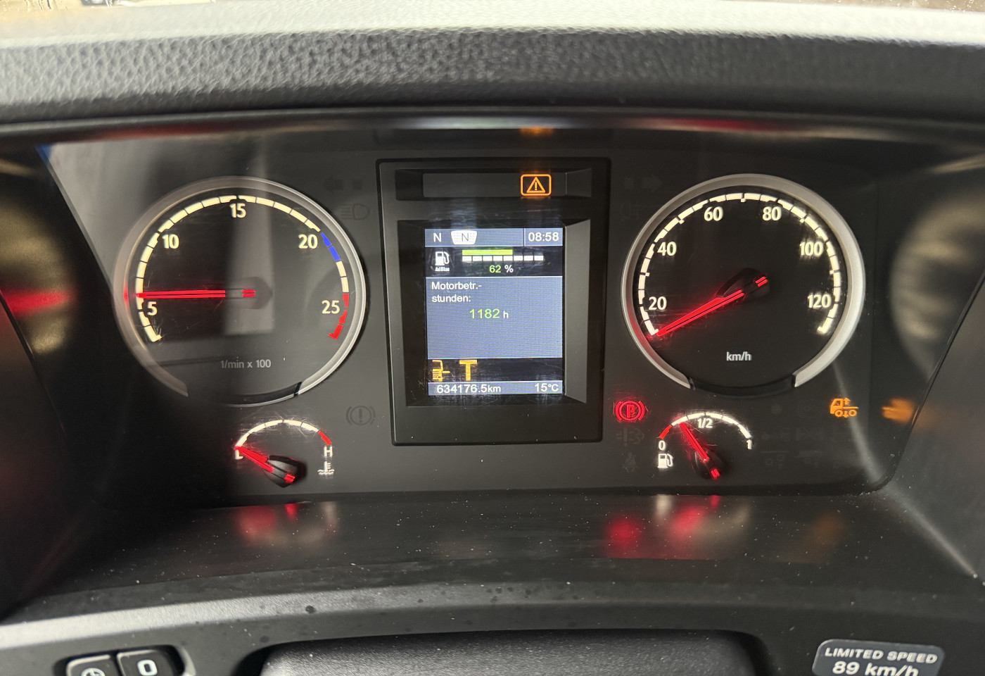 MOTO6625_2742001 vehicle image