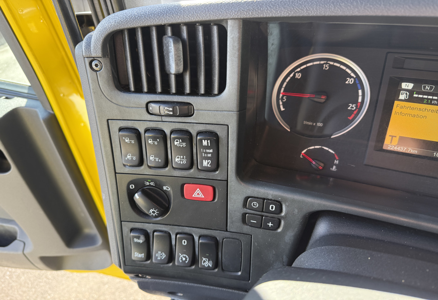 MOTO6625_2746083 vehicle image