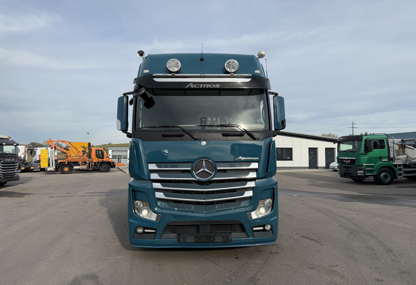 MOTO6625_2748502 vehicle image