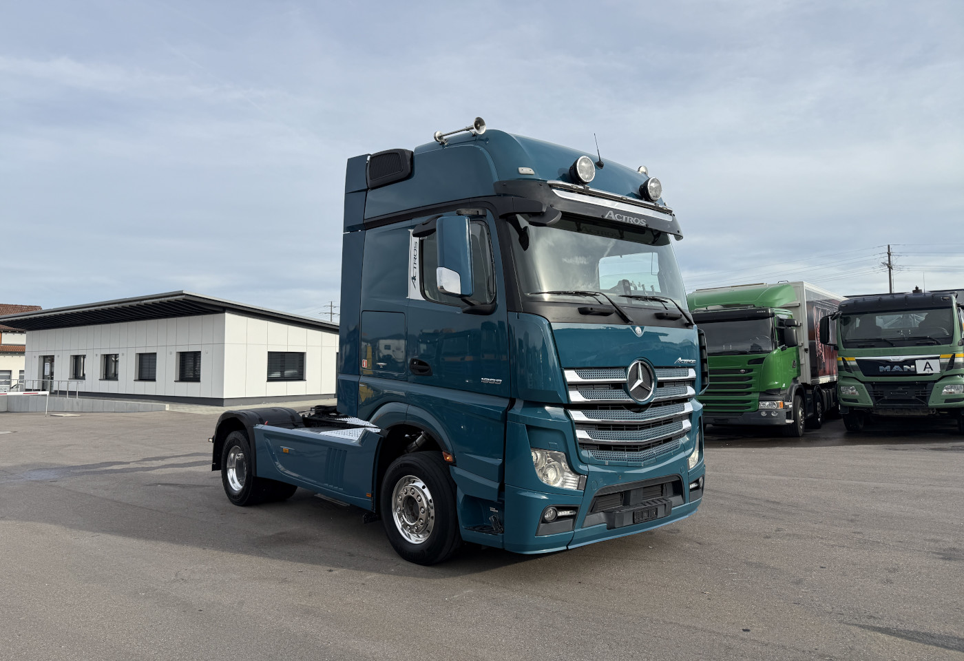 MOTO6625_2748502 vehicle image