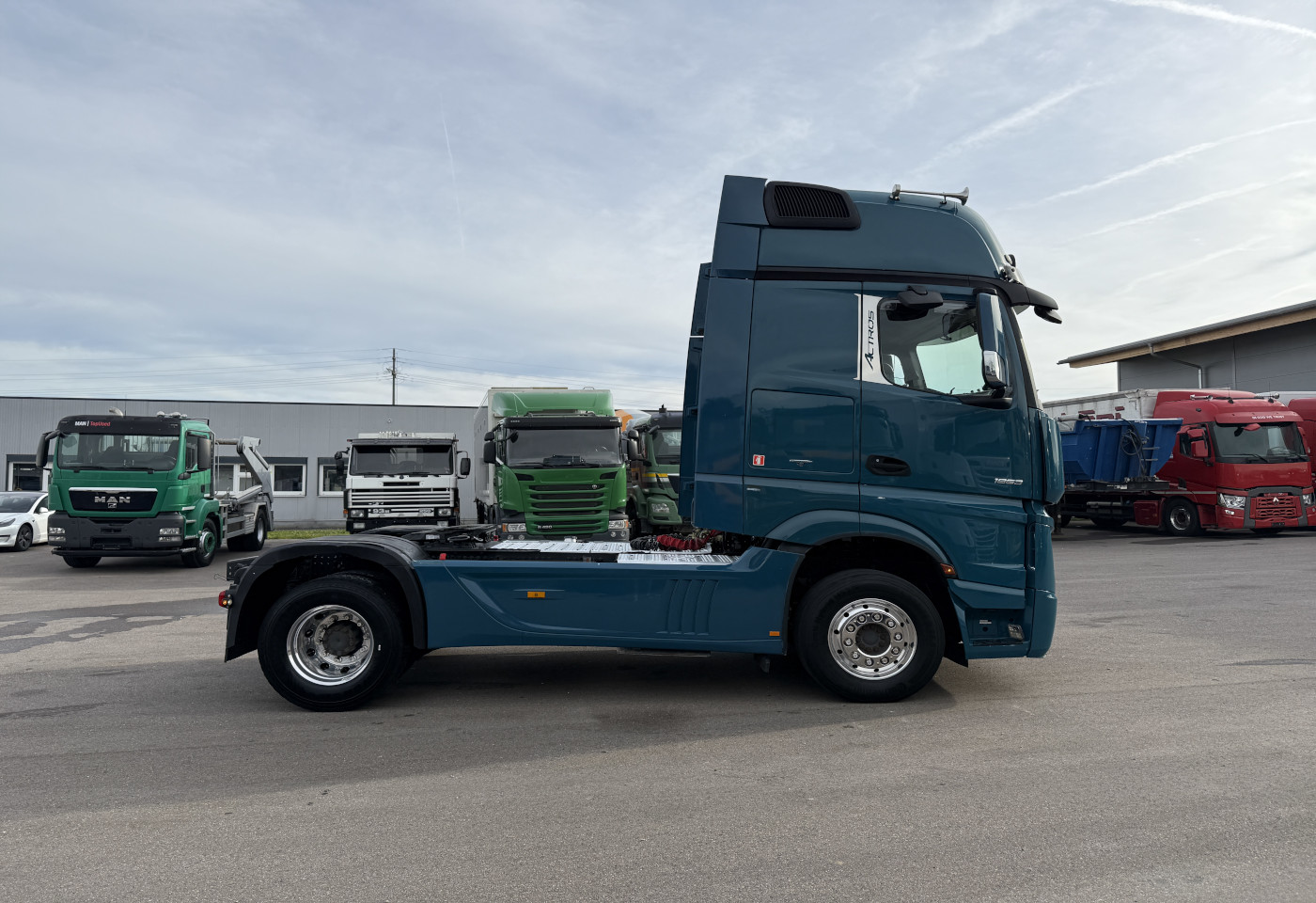 MOTO6625_2748502 vehicle image