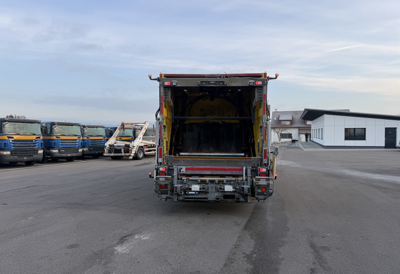 MOTO6625_2763168 vehicle image