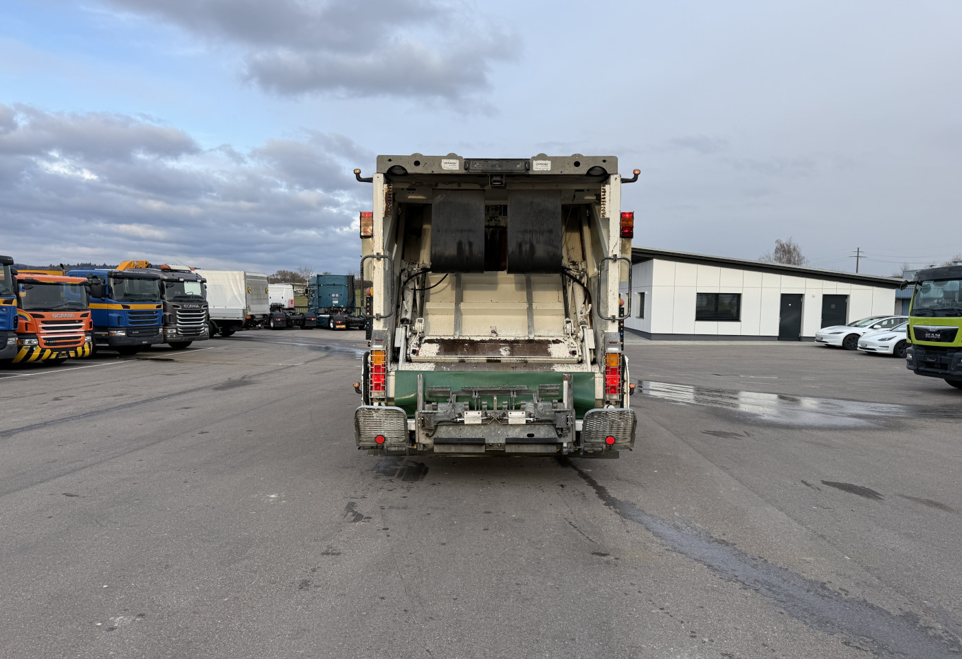 MOTO6625_2764153 vehicle image