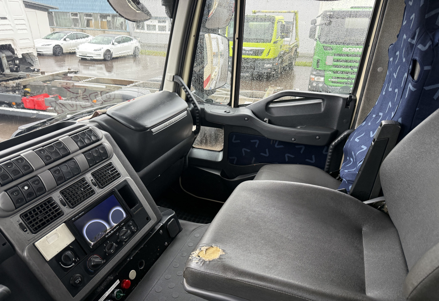 MOTO6625_2765393 vehicle image