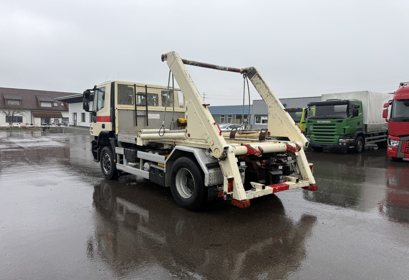 MOTO6625_2765393 vehicle image