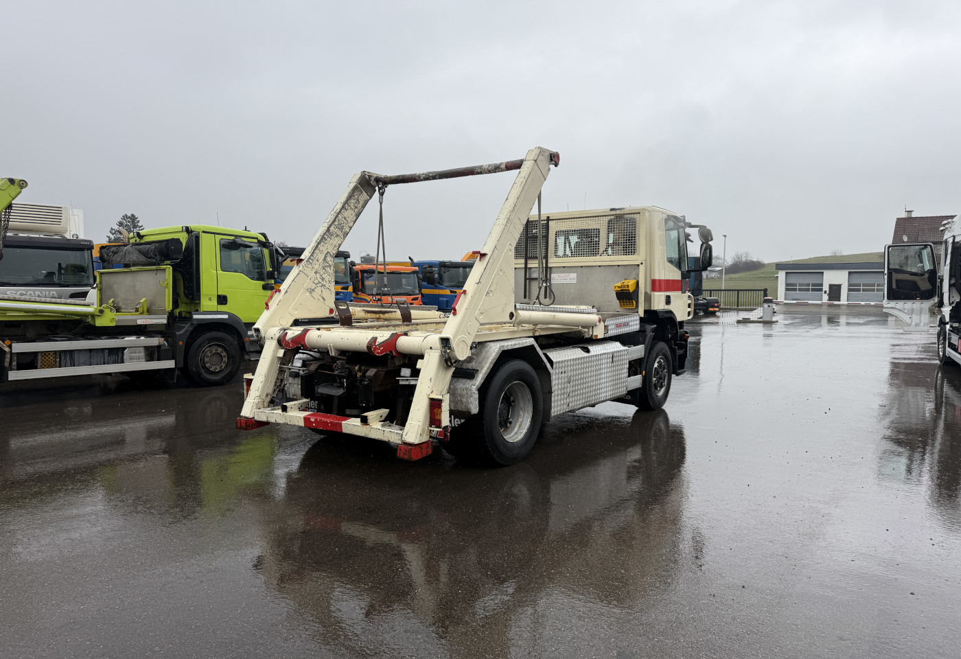 MOTO6625_2765393 vehicle image