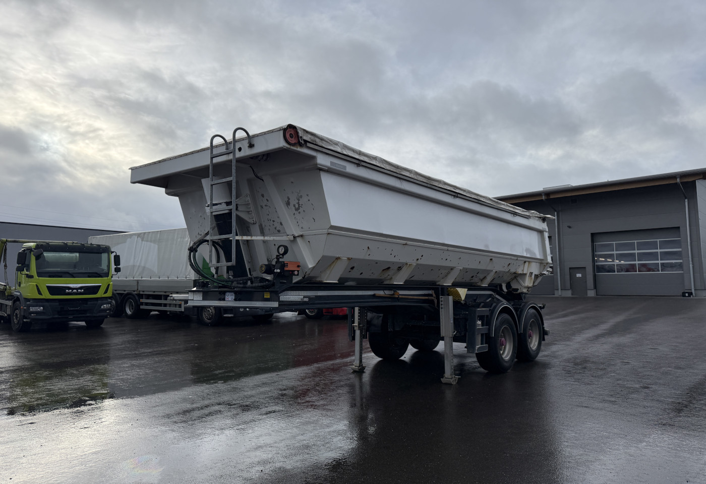 MOTO6625_2766264 vehicle image