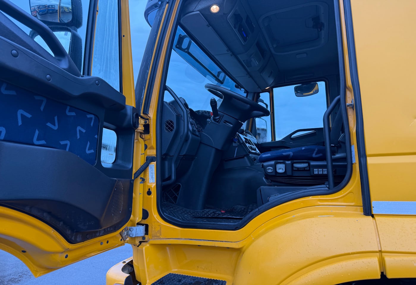 MOTO6625_2816543 vehicle image