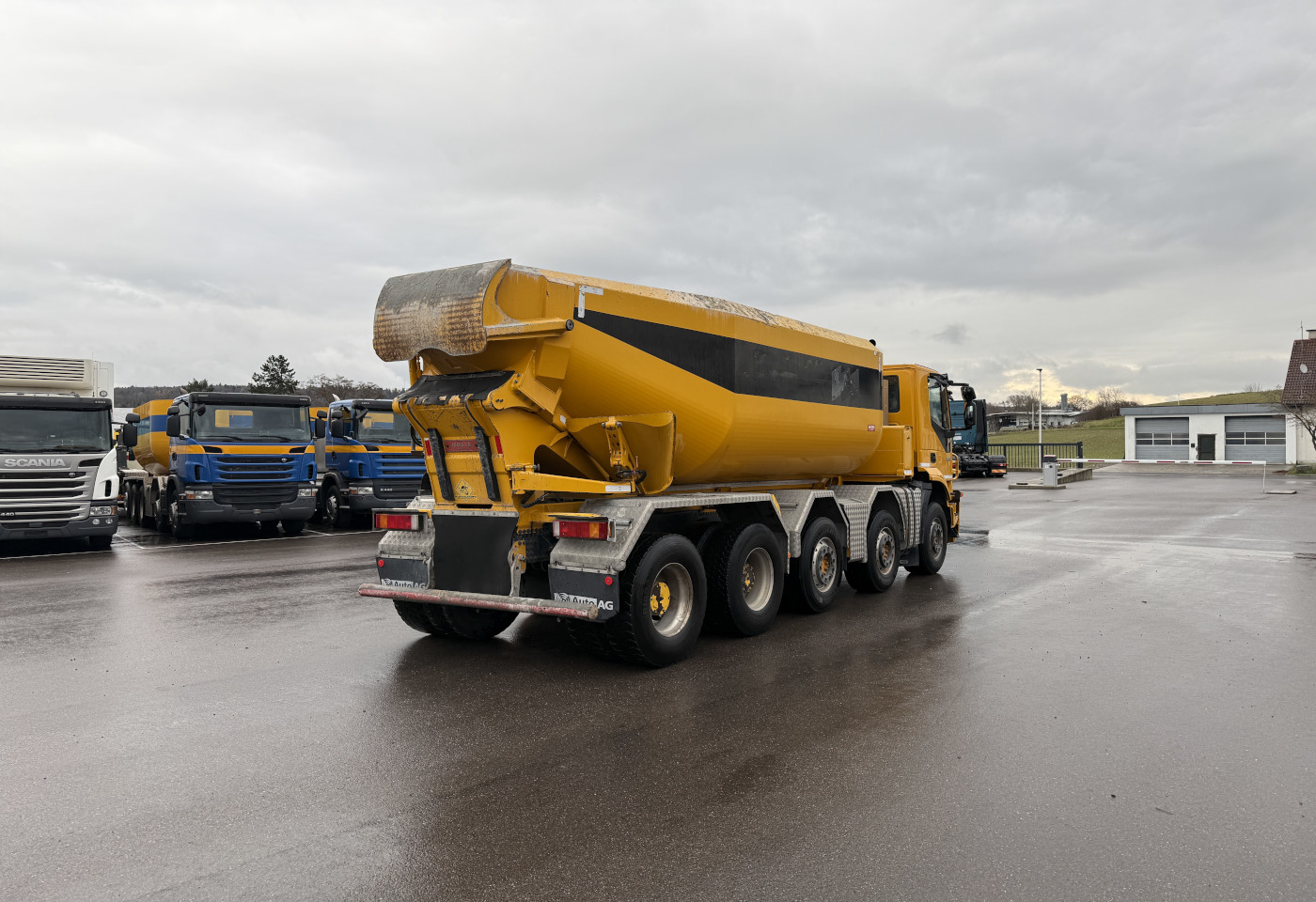 MOTO6625_2766848 vehicle image