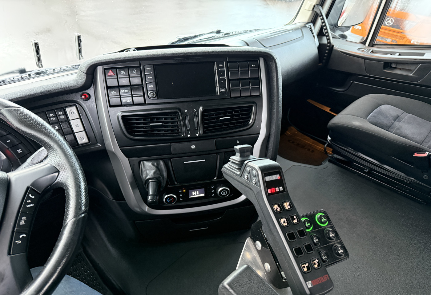 MOTO6625_2766849 vehicle image