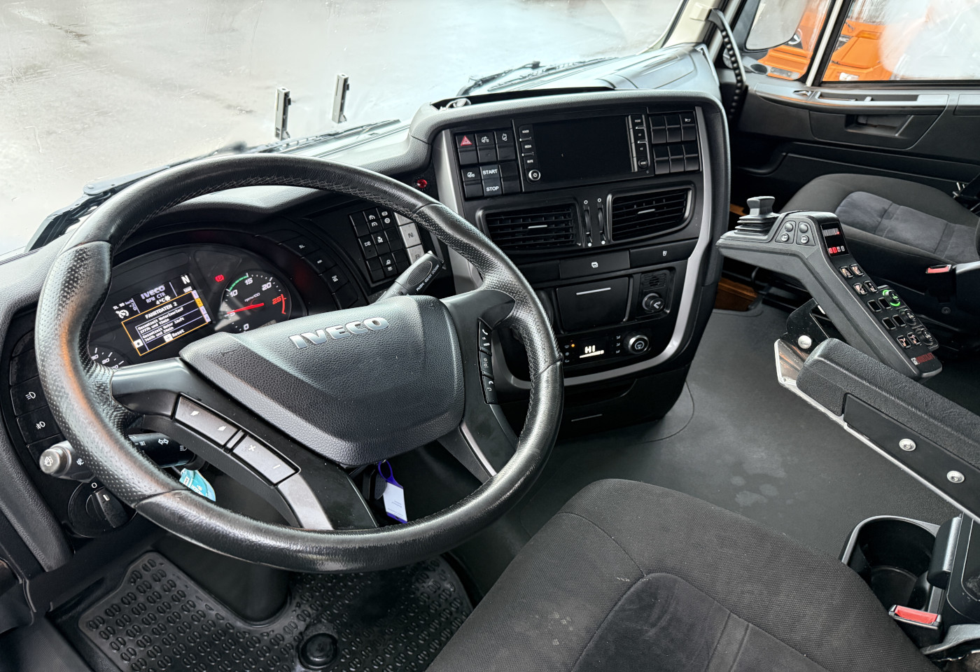 MOTO6625_2766849 vehicle image