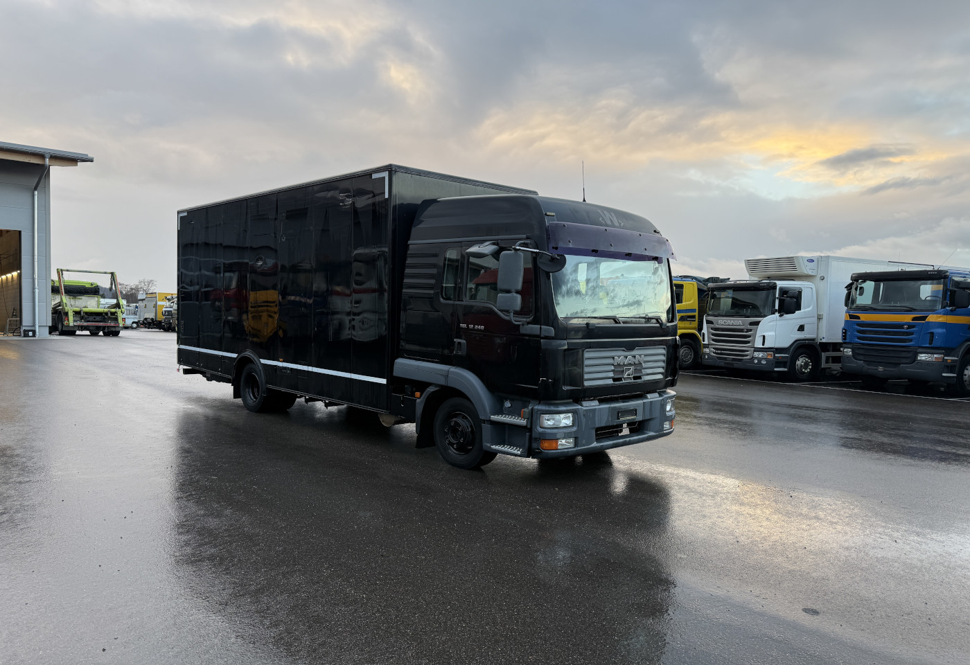 MOTO6625_2766559 vehicle image