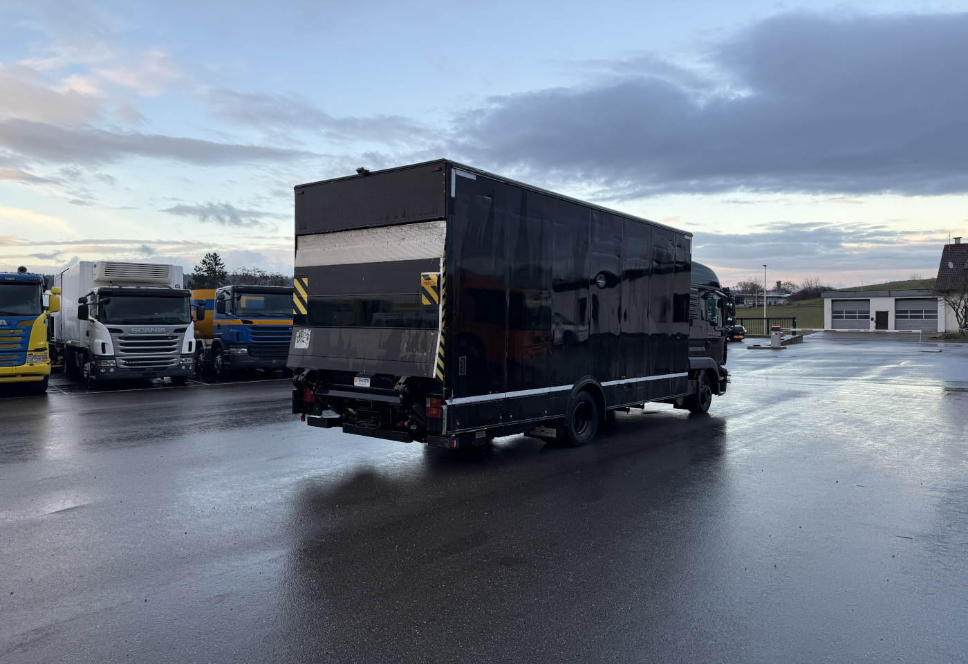 MOTO6625_2766559 vehicle image