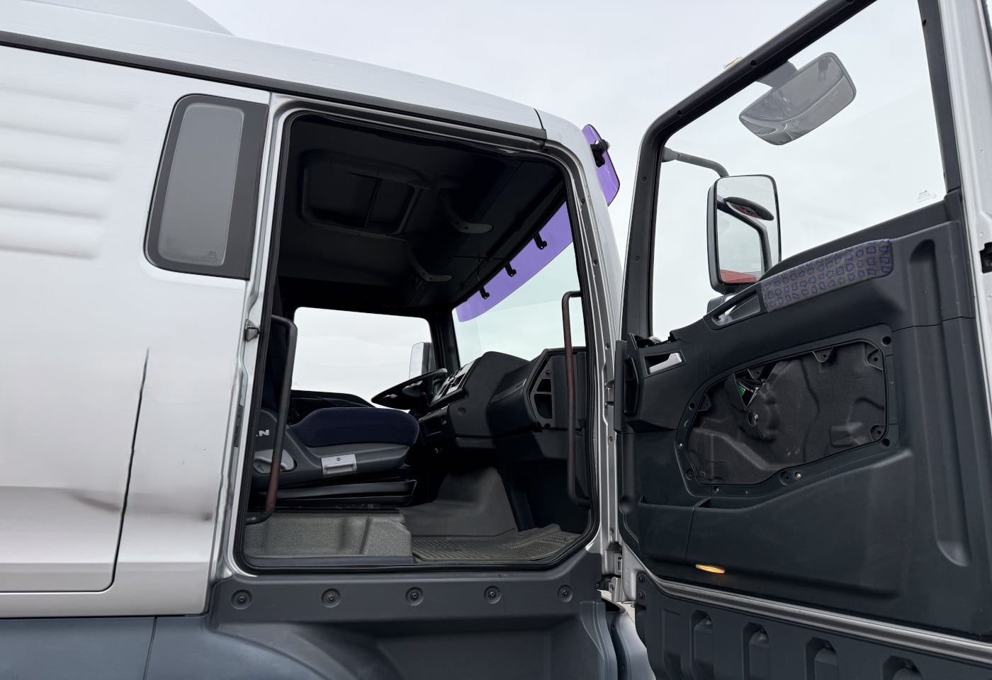 MOTO6625_2891011 vehicle image