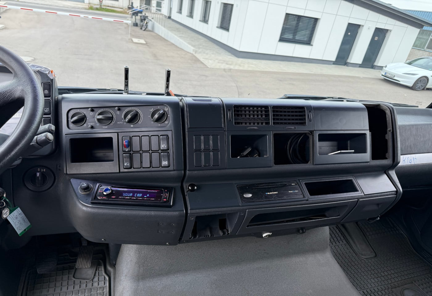 MOTO6625_2891011 vehicle image