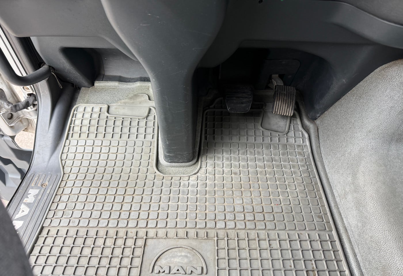 MOTO6625_2891011 vehicle image