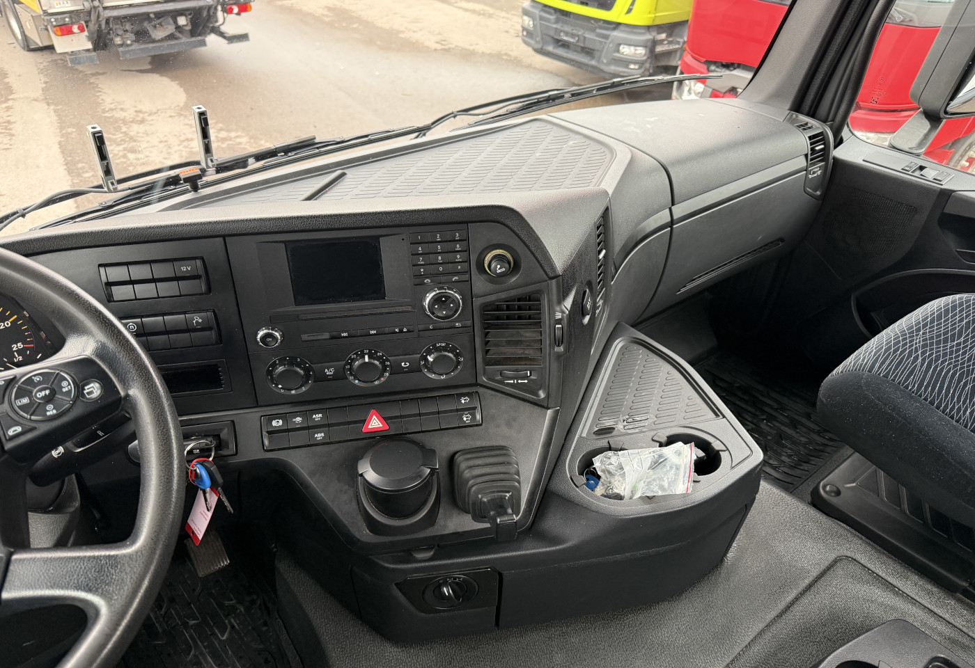 MOTO6625_2771448 vehicle image